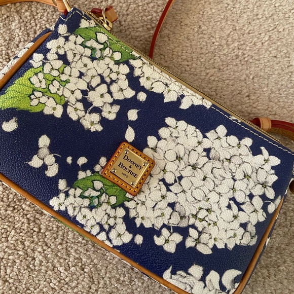 dooney and bourke blue floral crossbody - Picture 2 of 5
